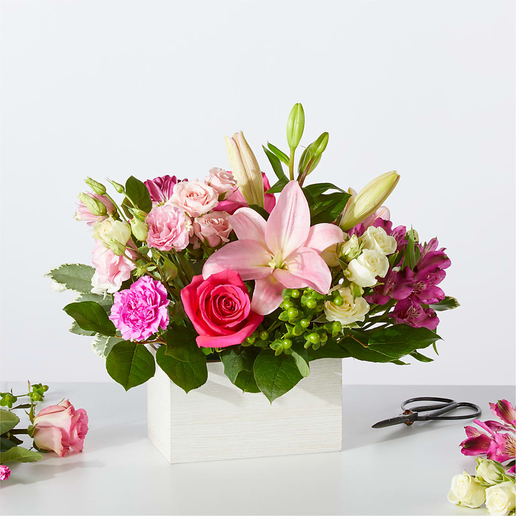 Sweetberry Box – A Florist Original – BILLY'S WITTENBERG FLORAL, Wittenberg WI