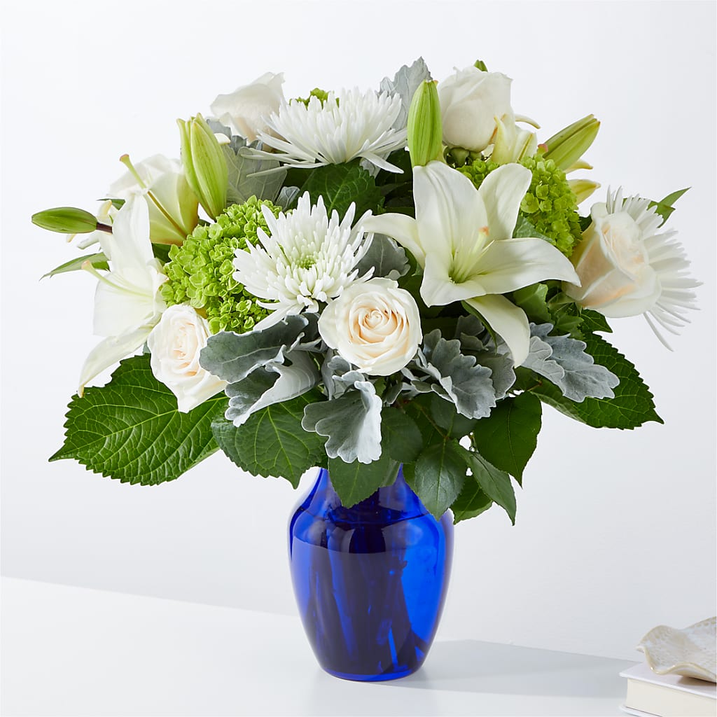 Snowy Dreams Bouquet – BILLY'S WITTENBERG FLORAL, Wittenberg WI