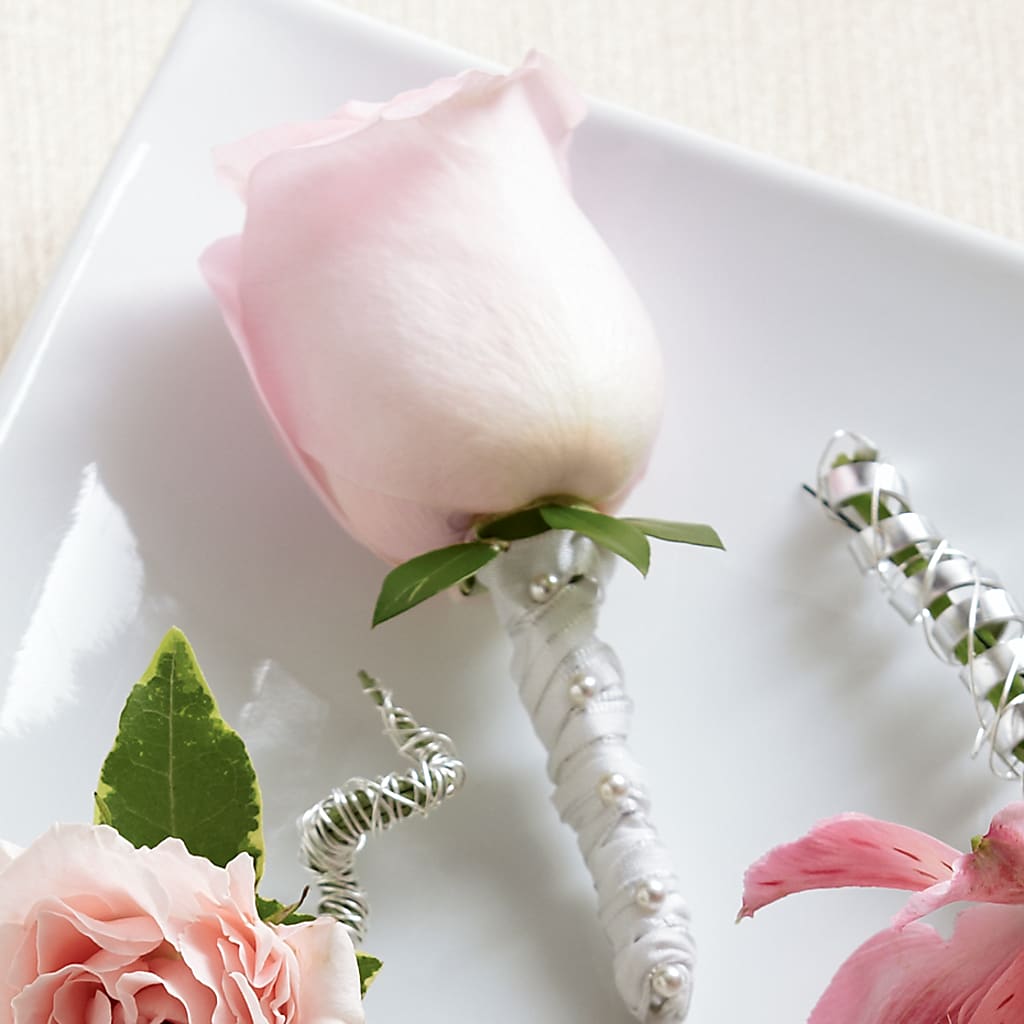 Pink Rose Boutonniere – BILLY'S WITTENBERG FLORAL, Wittenberg WI