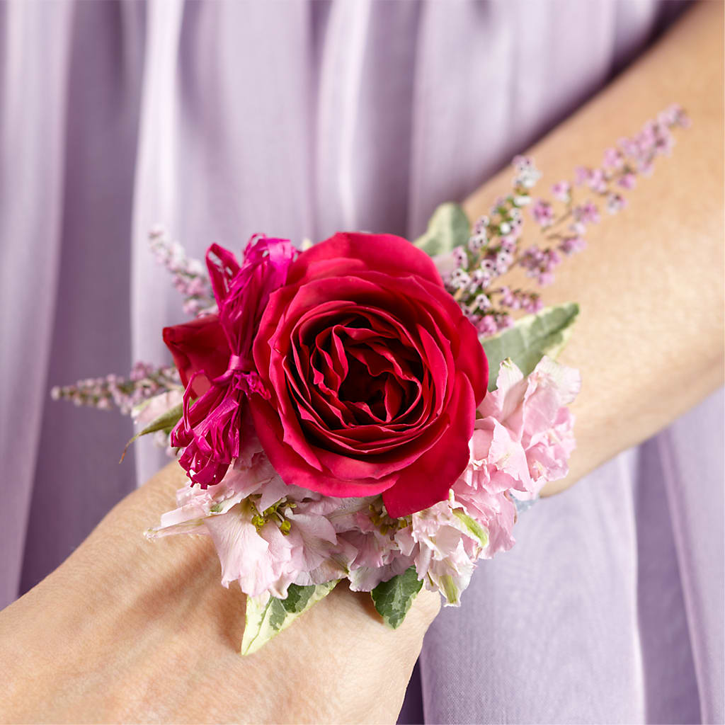Rose Charm Corsage – BILLY'S WITTENBERG FLORAL, Wittenberg WI