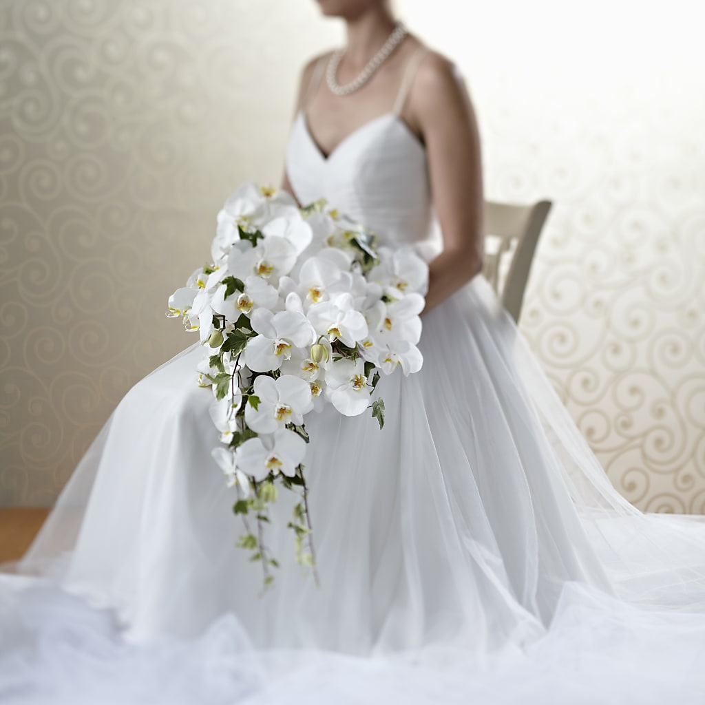 Classic White Bouquet – BILLY'S WITTENBERG FLORAL, Wittenberg WI