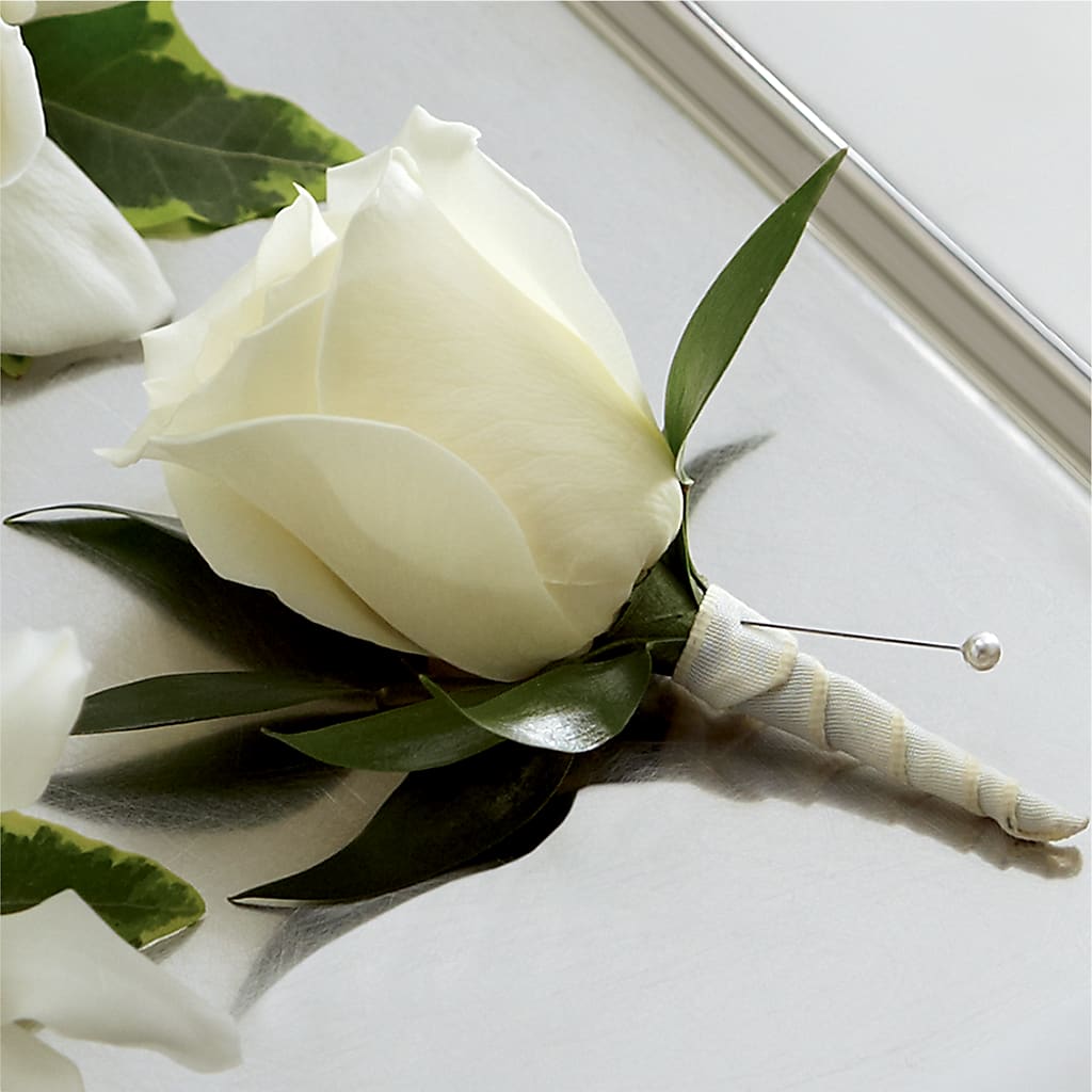 White Rose Boutonniere – BILLY'S WITTENBERG FLORAL, Wittenberg WI