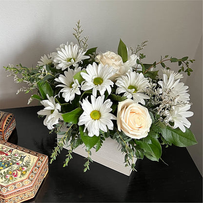 Fresh Linen Box Bouquet – BILLY'S WITTENBERG FLORAL, Wittenberg WI
