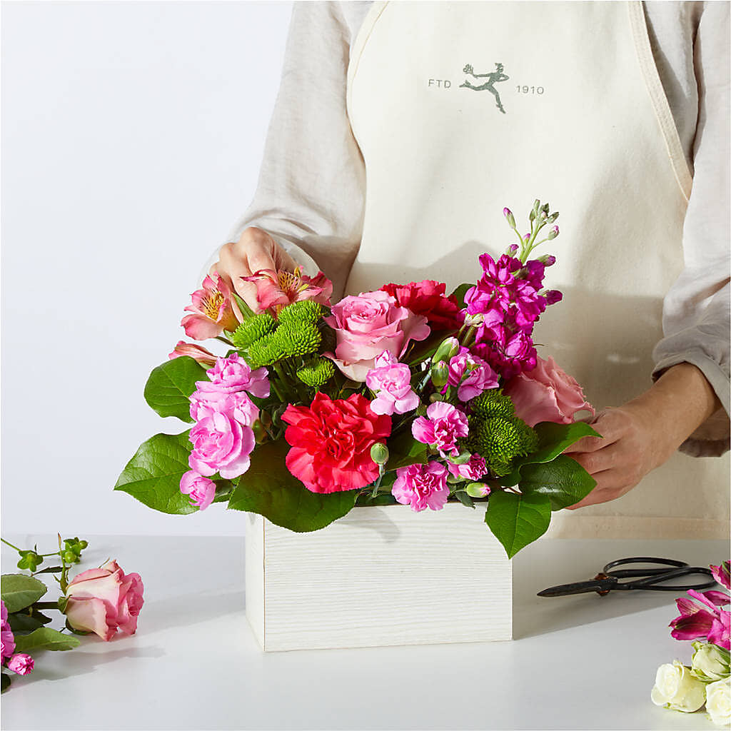 Sweetberry Box – A Florist Original – BILLY'S WITTENBERG FLORAL, Wittenberg WI