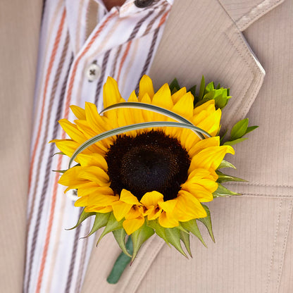 Free Spirit Boutonniere – BILLY'S WITTENBERG FLORAL, Wittenberg WI